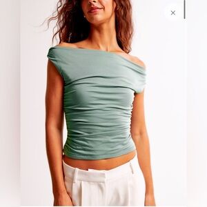 Abercrombie and Fitch Off-the-Shoulder Top
Size Medium
No tag but never worn